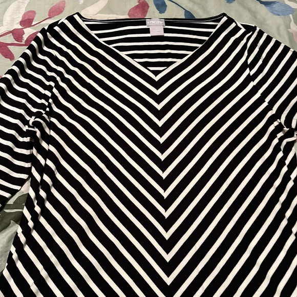 Chico’s 3/4 sleeve V neck slimming tunic - Picture 2 of 4